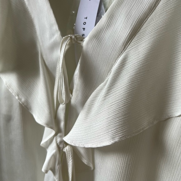 White front tie blouse - Picture 2 of 3